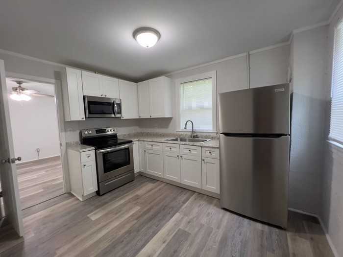 1716 Freeman St Se #A - Photo 4 of 5