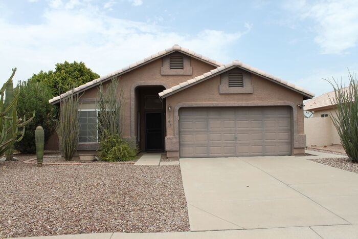 740 W Baylor Ln