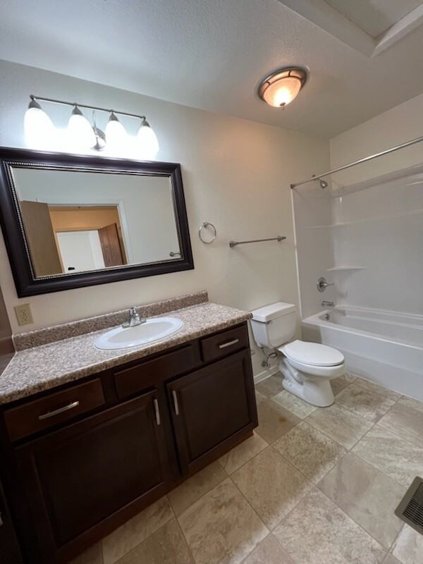 323 Norbeck Ct - Photo 2 of 10