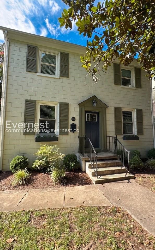 709 Mary Ball St