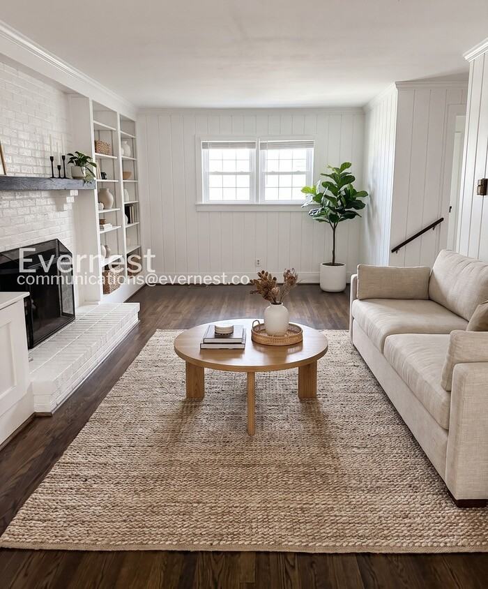 709 Mary Ball St - Photo 2 of 30