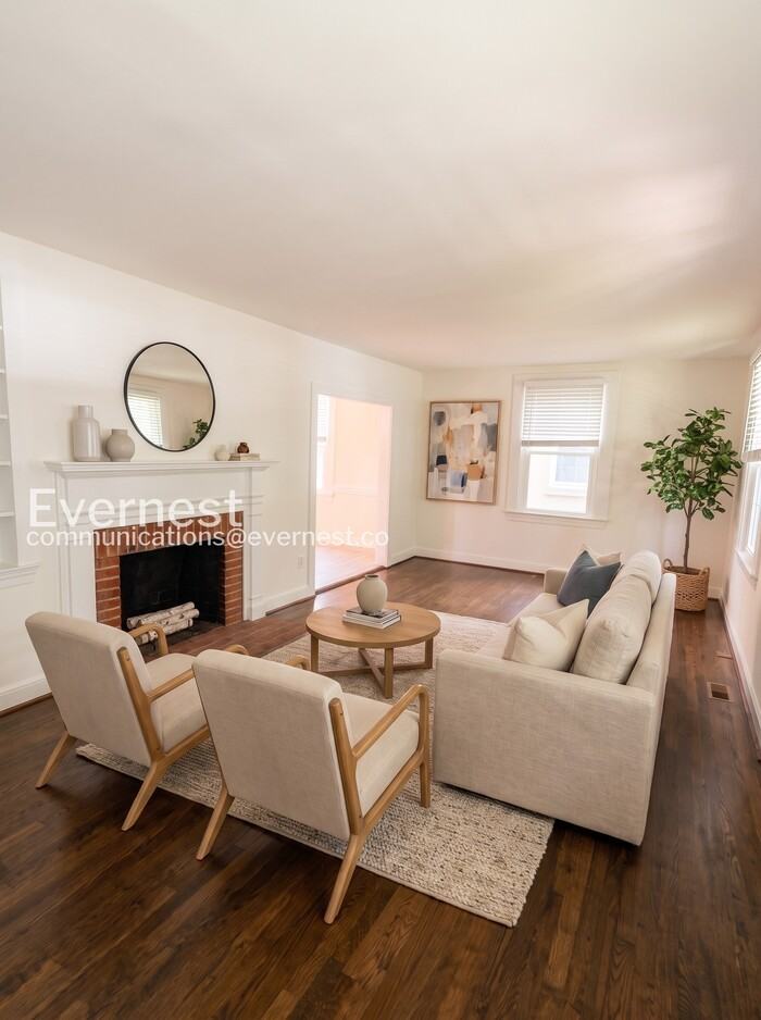 709 Mary Ball St - Photo 3 of 30