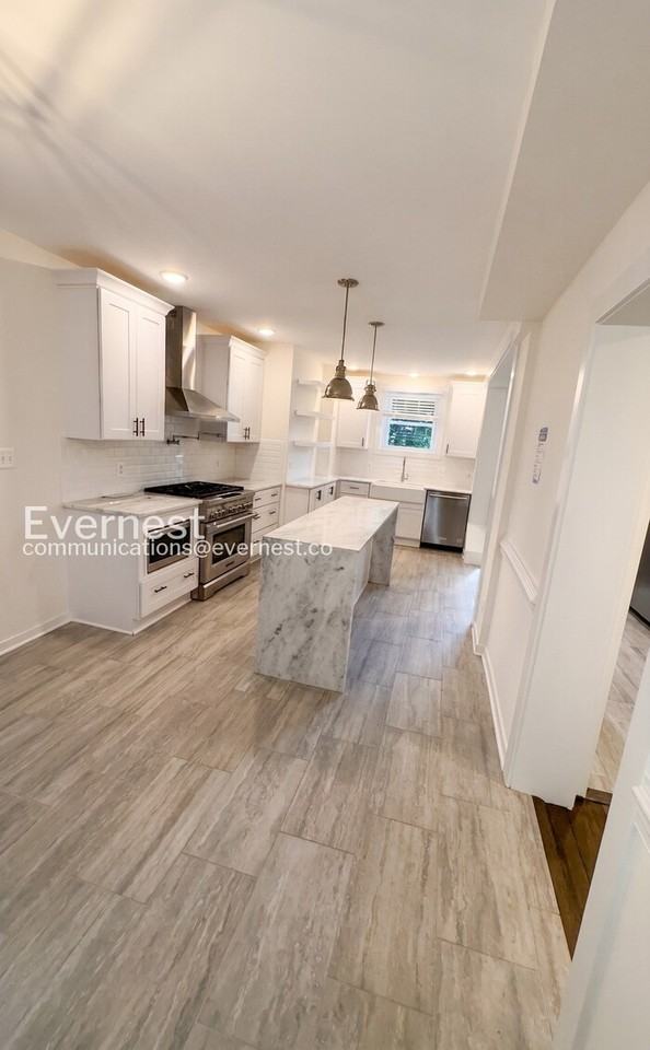 709 Mary Ball St - Photo 5 of 30