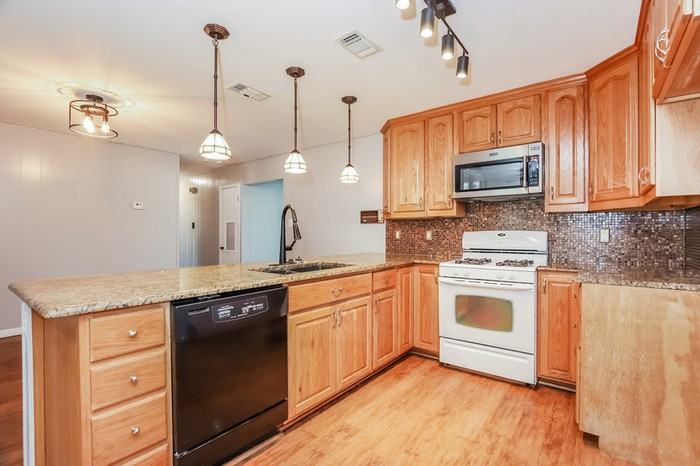 5103 Redding Ln - Photo 6 of 7