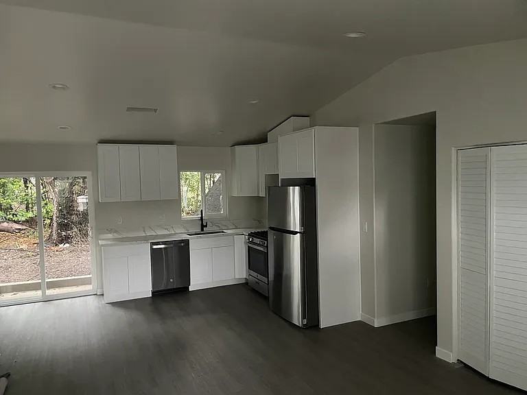 1528 Mill St #NA - Photo 3 of 7