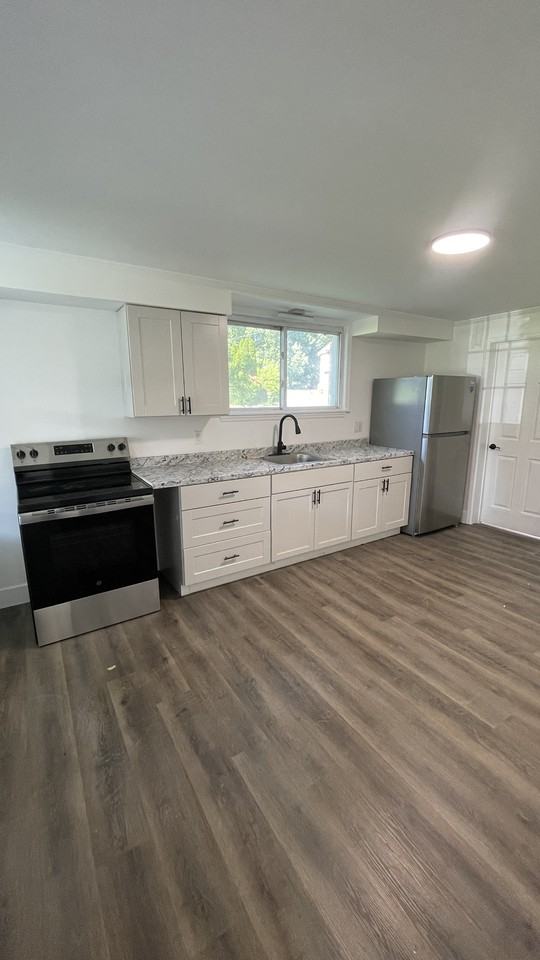 240 Robinson St #NA - Photo 2 of 18