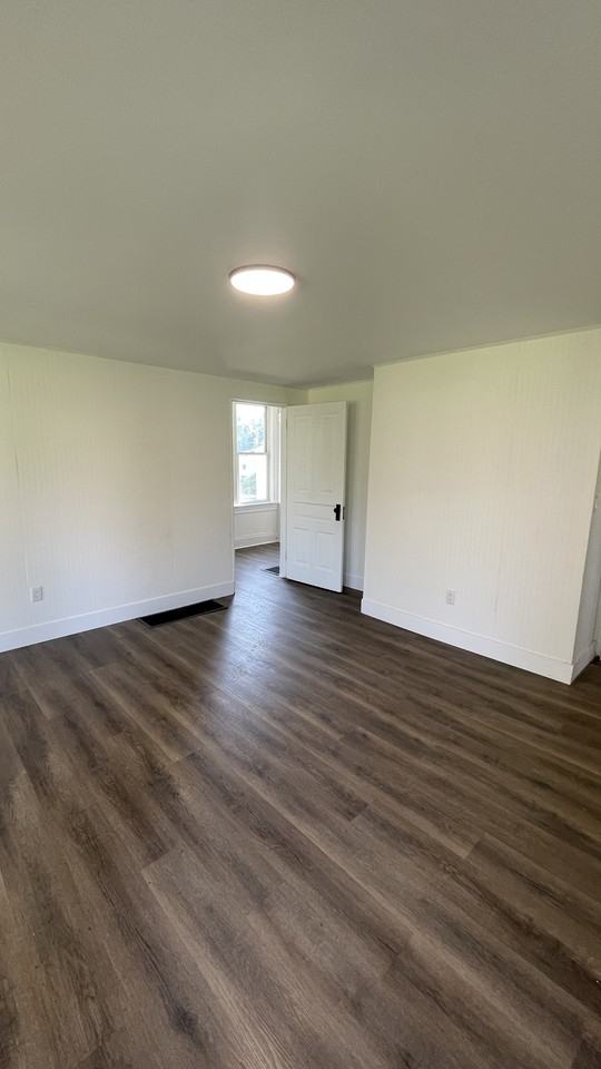 240 Robinson St #NA - Photo 5 of 18
