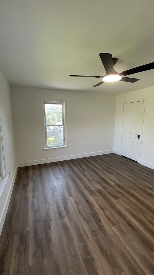 240 Robinson St #NA - Photo 6 of 18