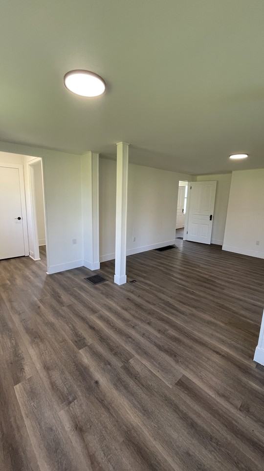240 Robinson St #NA - Photo 7 of 18