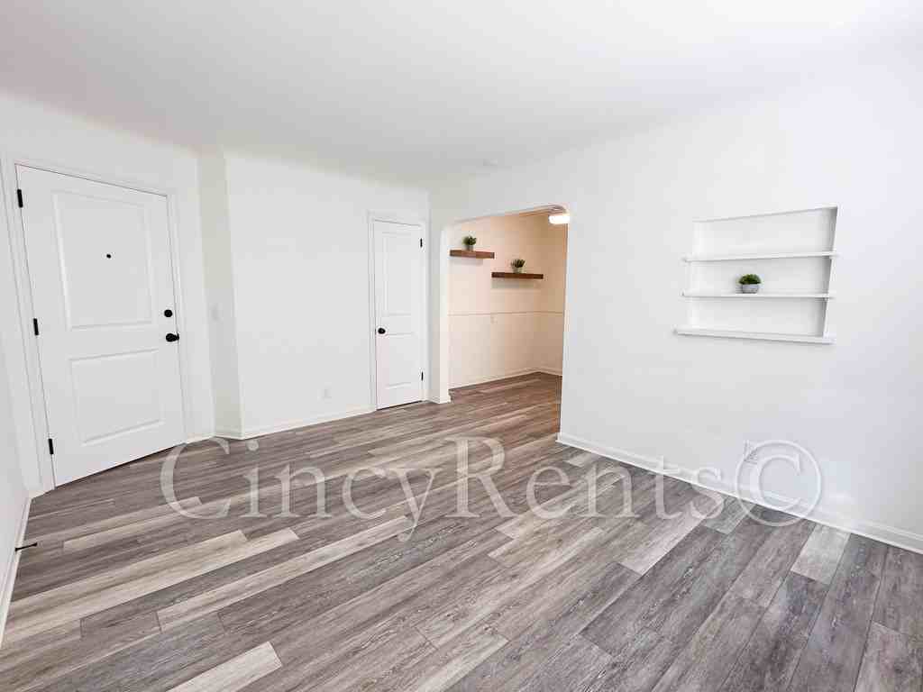 2782 Observatory Ave #7 - Photo 3 of 14