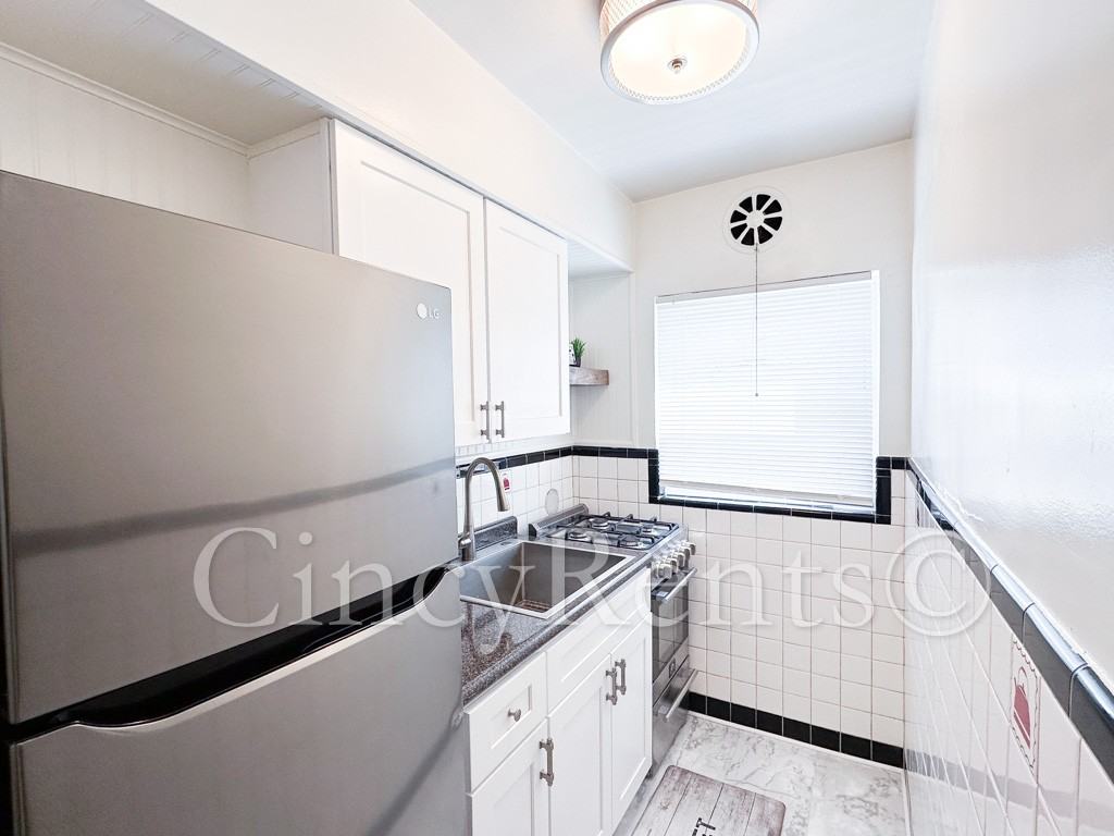 2782 Observatory Ave #7 - Photo 6 of 14