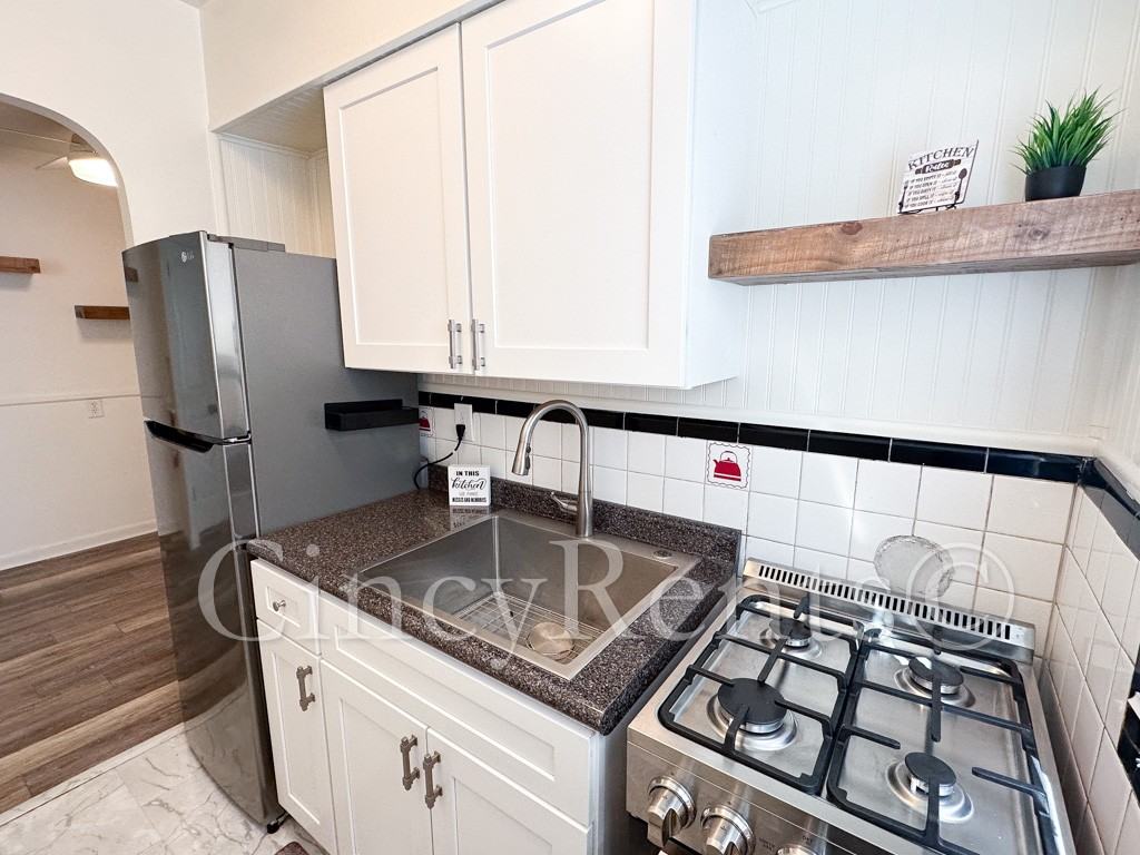 2782 Observatory Ave #7 - Photo 7 of 14