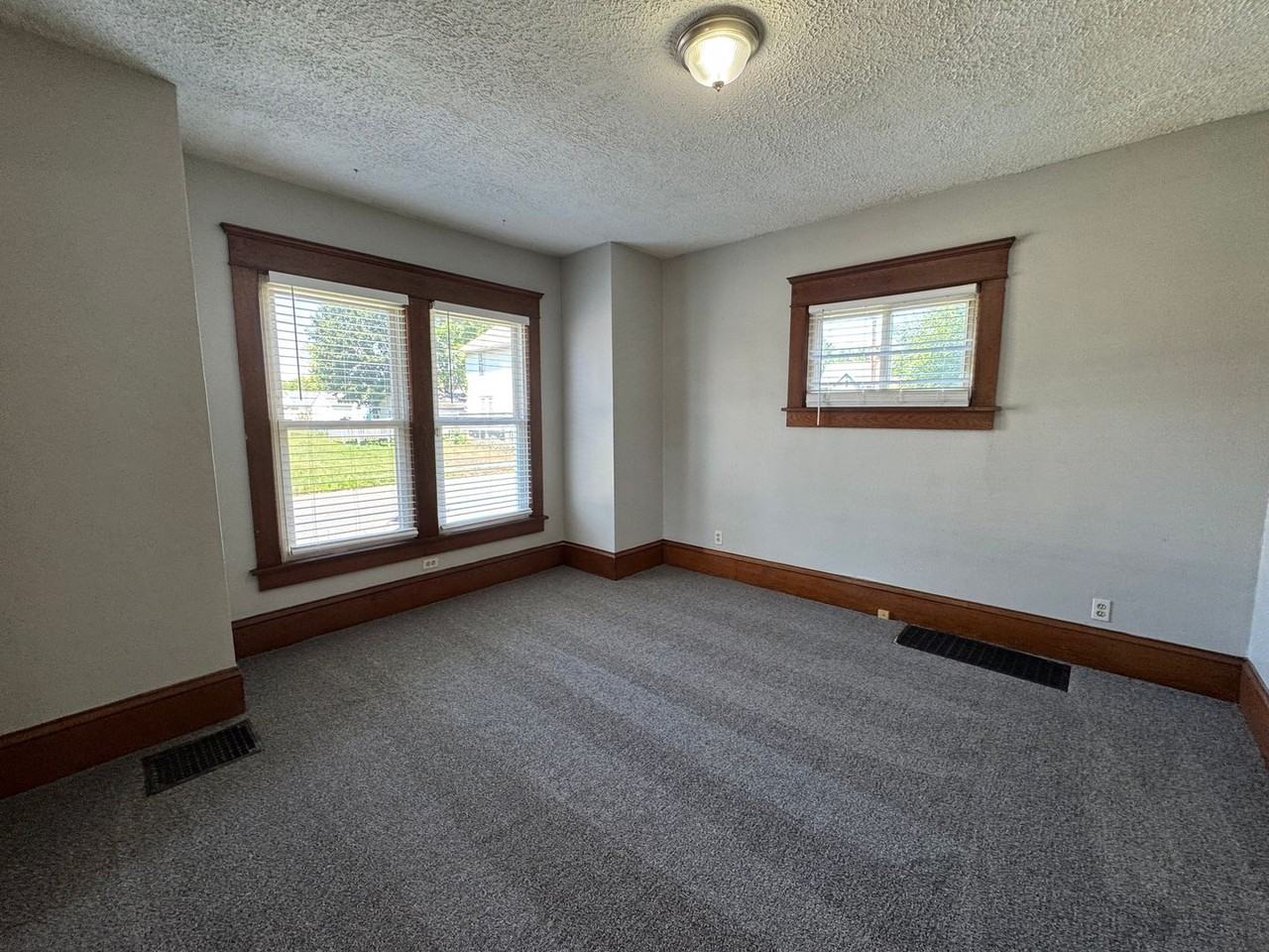 2325 Clyde Pl Sw #NA - Photo 4 of 20