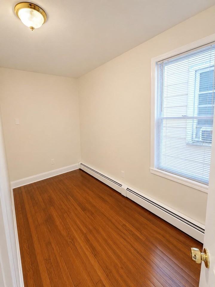166 Highland Ave #2R - Photo 4 of 8