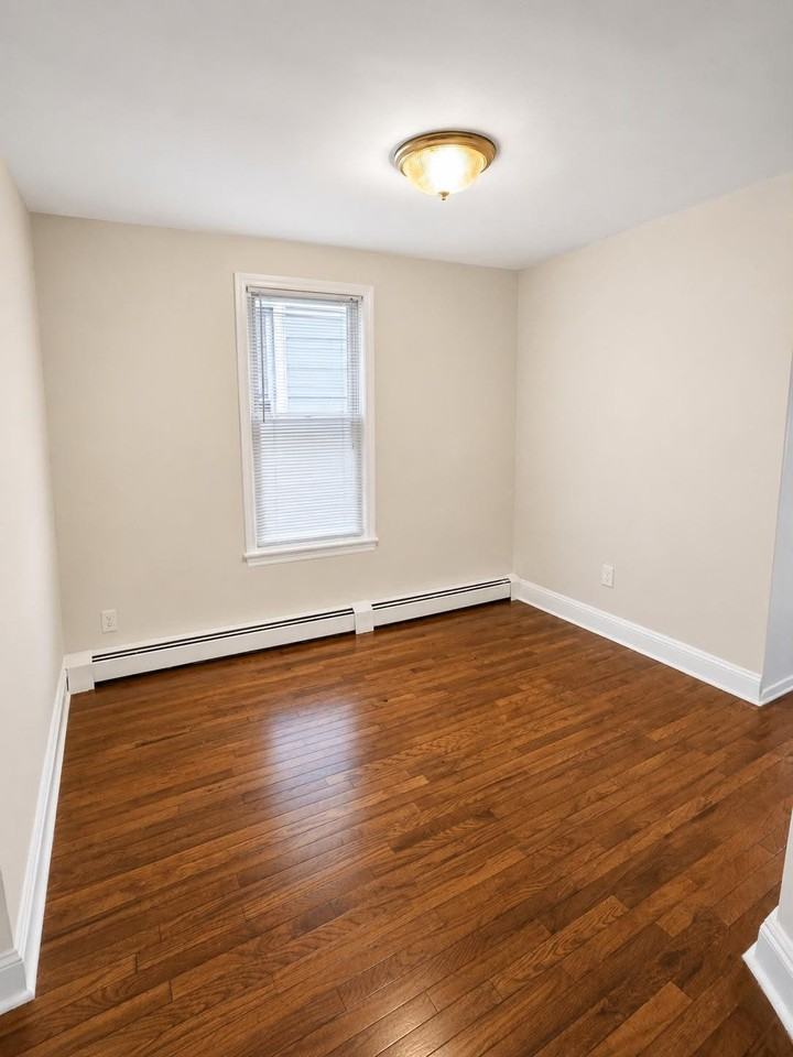 166 Highland Ave #2R - Photo 7 of 8