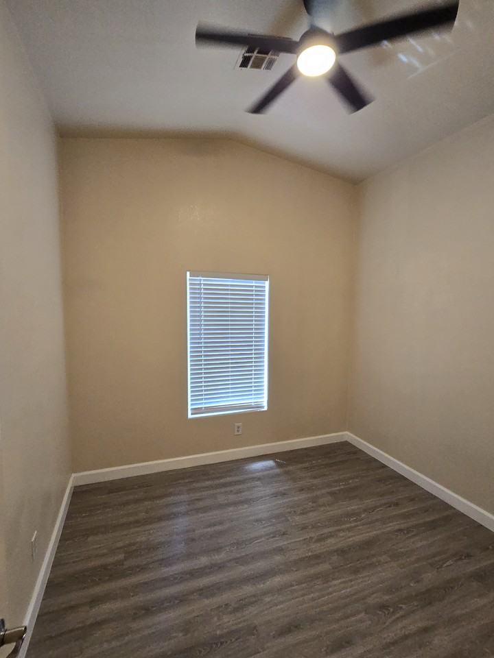 1121 N 25th Pl #1 - Photo 6 of 27