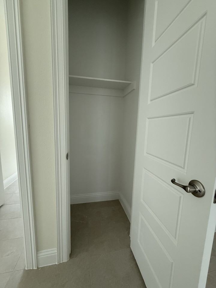 917 E Tucker St #NA - Photo 6 of 20