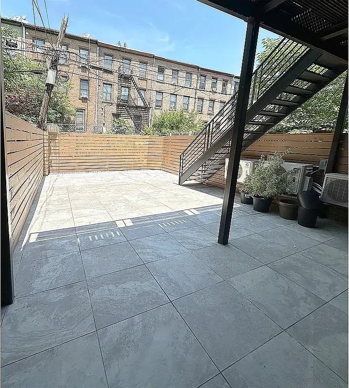 217 Lexington Ave - Photo 6 of 8