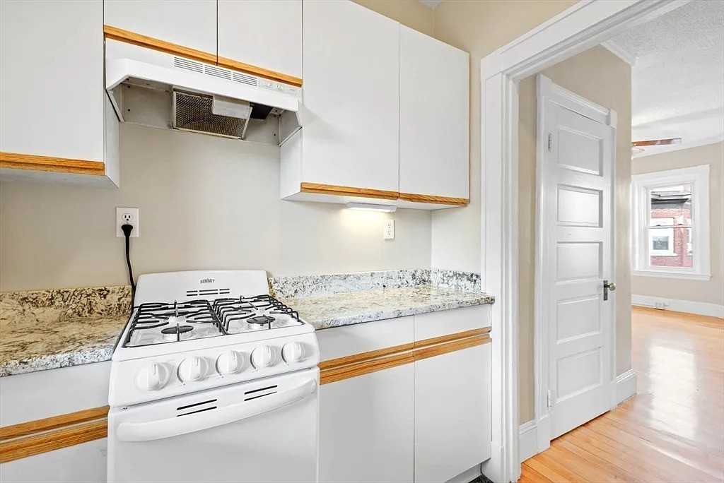 15 Lynde St #26 - Photo 6 of 11