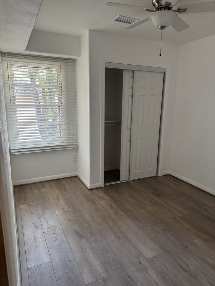 3307 Sw 15th Ave #B - Photo 3 of 15