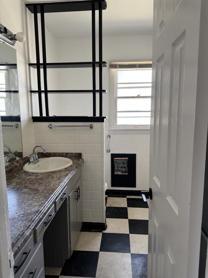 3307 Sw 15th Ave #B - Photo 5 of 15