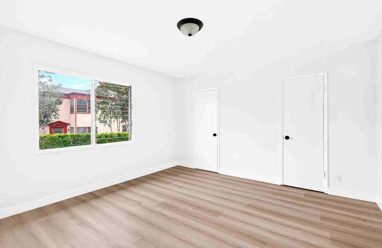 4777 San Vicente Blvd #8 - Photo 3 of 13