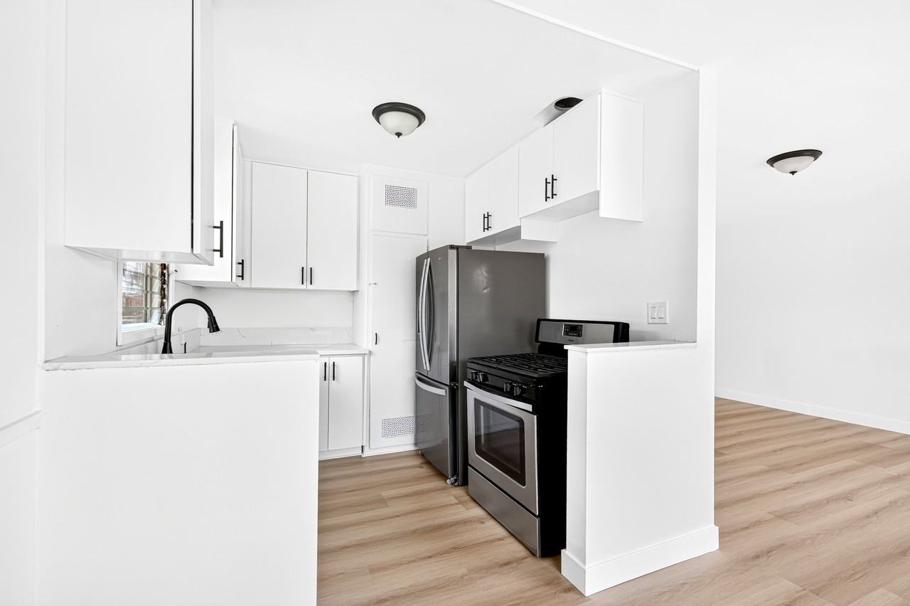 4777 San Vicente Blvd #8 - Photo 5 of 13