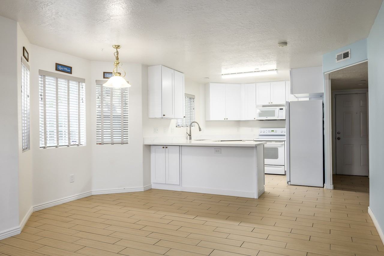 1466 W Brunello Dr #C4 - Photo 3 of 25