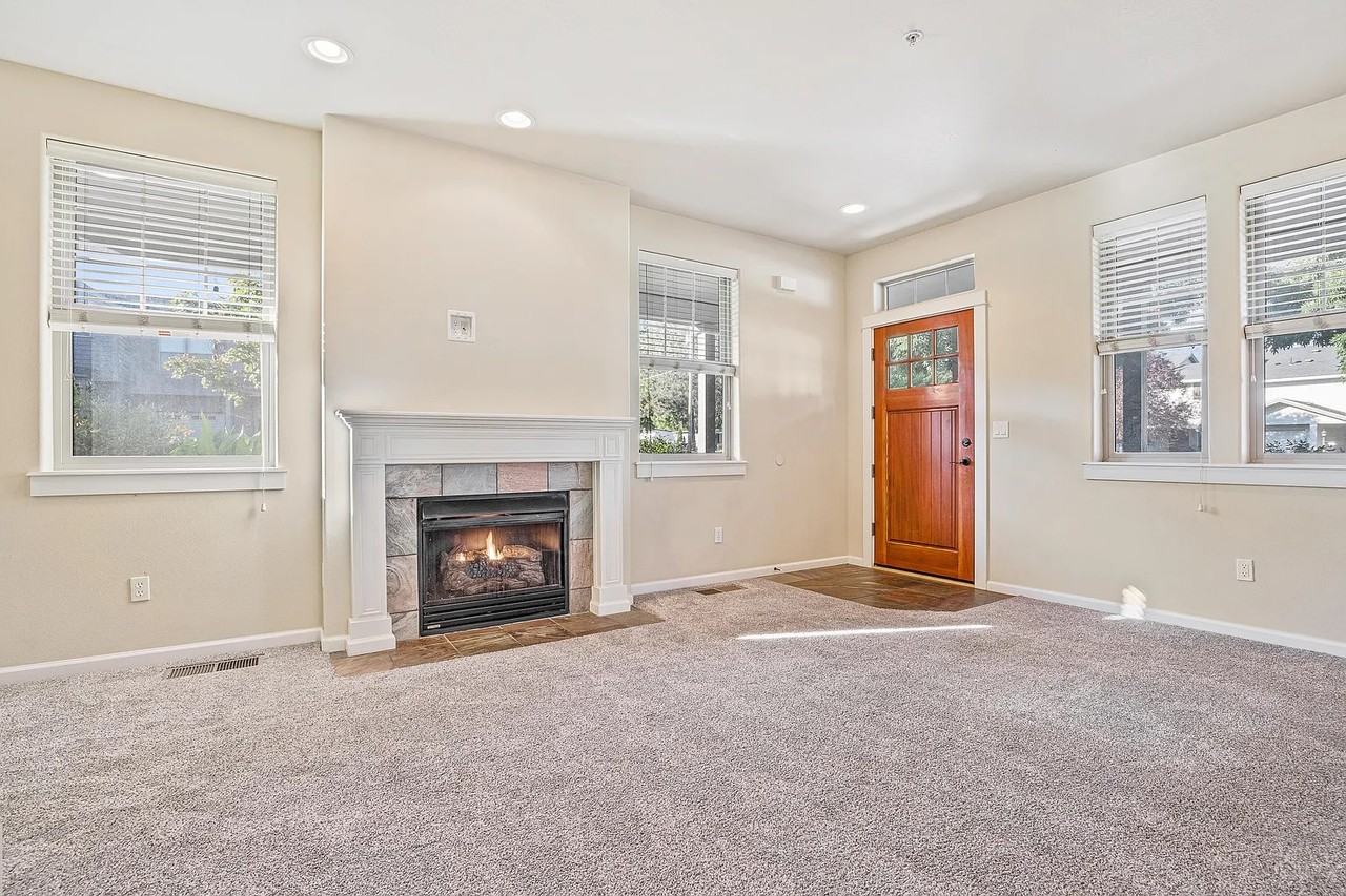 2203 Dollarhide Way - Photo 3 of 25