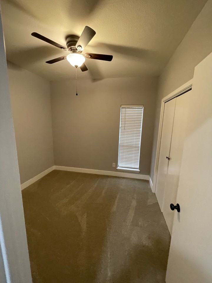5001 Wagon Wheel Ave #NA - Photo 2 of 9