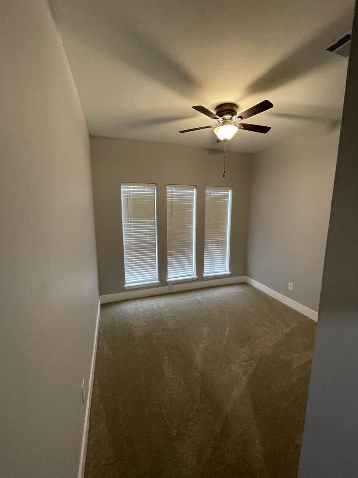 5001 Wagon Wheel Ave #NA - Photo 3 of 9
