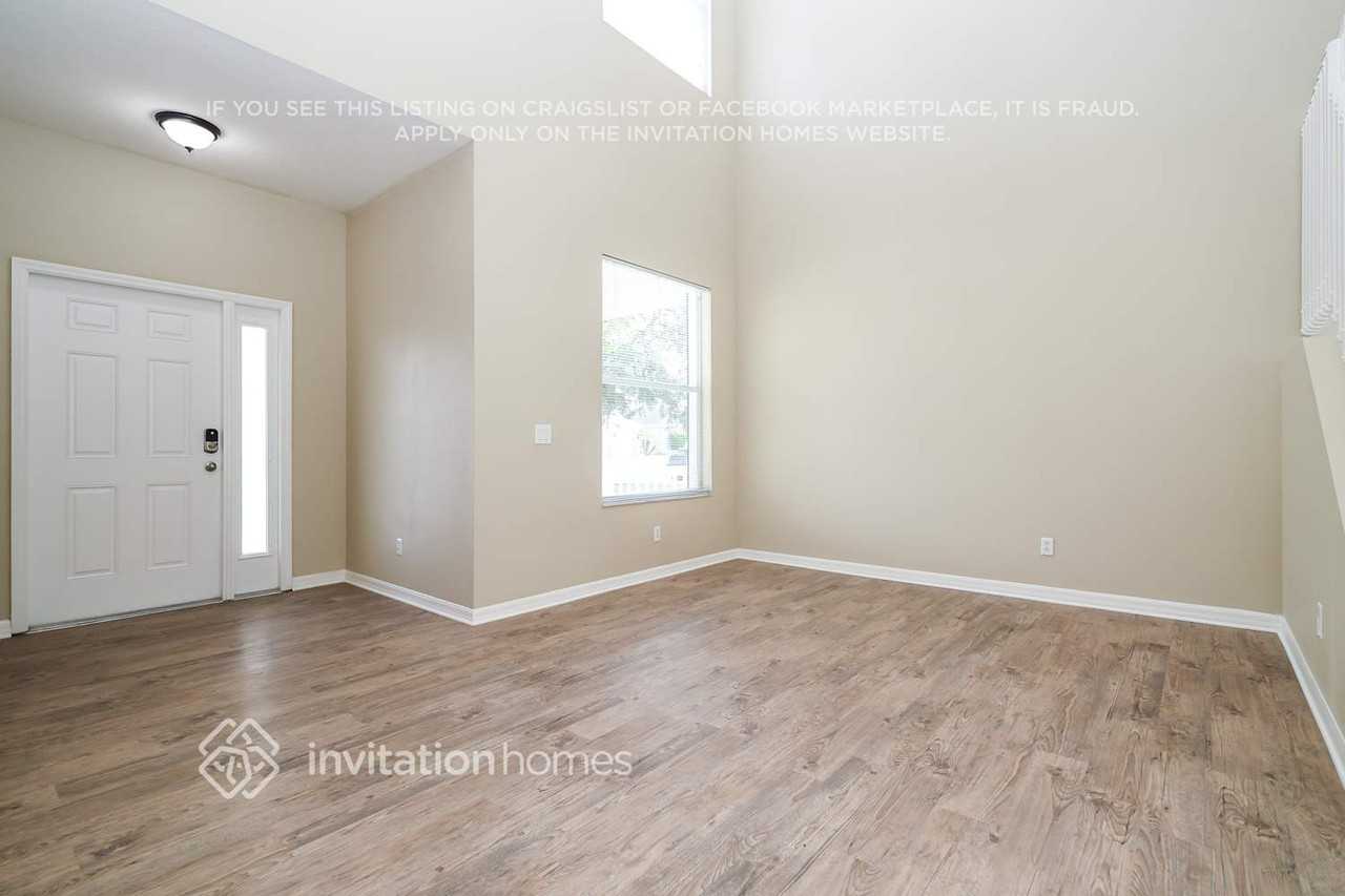 20048 Nob Oak Ave - Photo 5 of 18