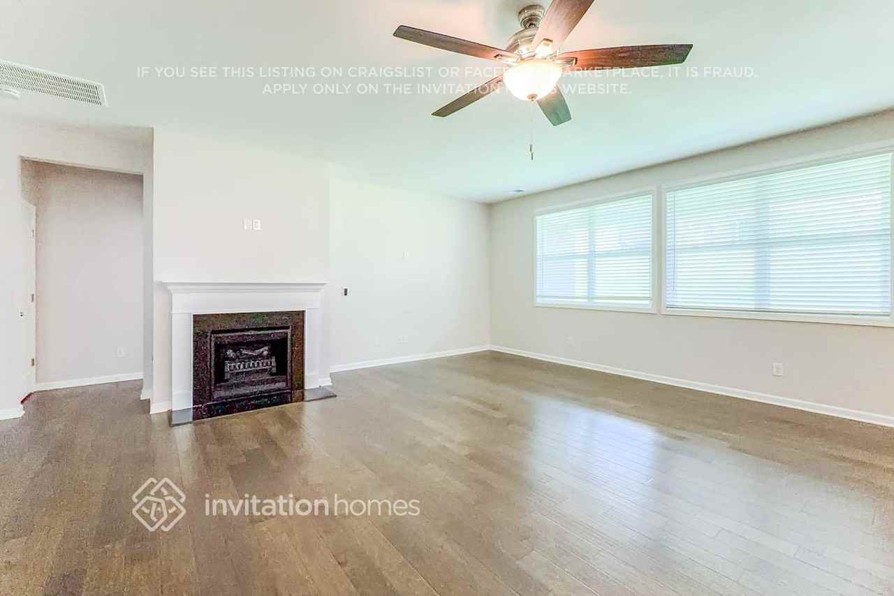 8026 Forest Hills Dr - Photo 3 of 17