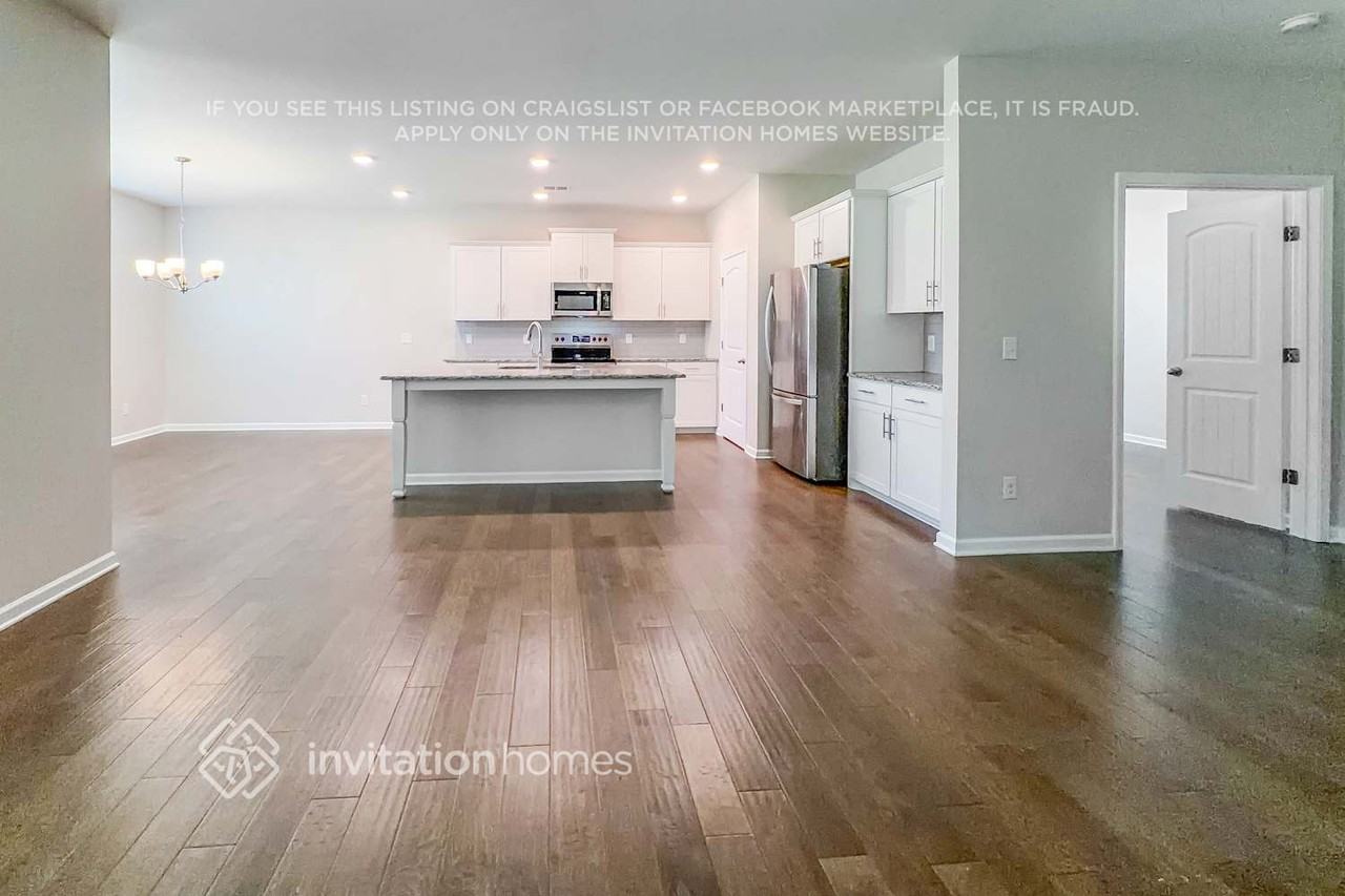 8026 Forest Hills Dr - Photo 4 of 17