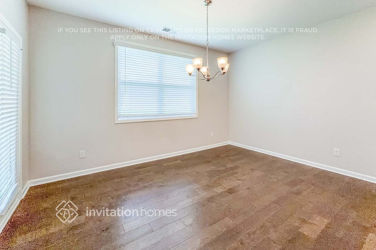 8026 Forest Hills Dr - Photo 5 of 17