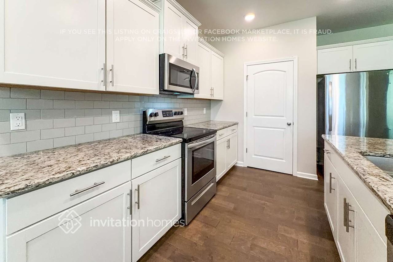 8026 Forest Hills Dr - Photo 6 of 17