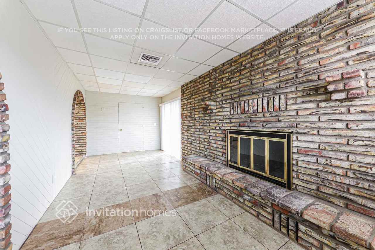4424 W Caron St - Photo 5 of 17