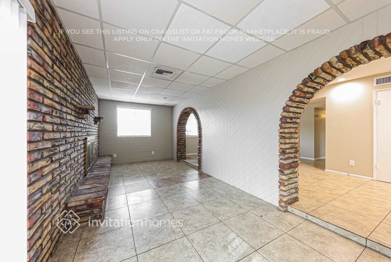 4424 W Caron St - Photo 6 of 17