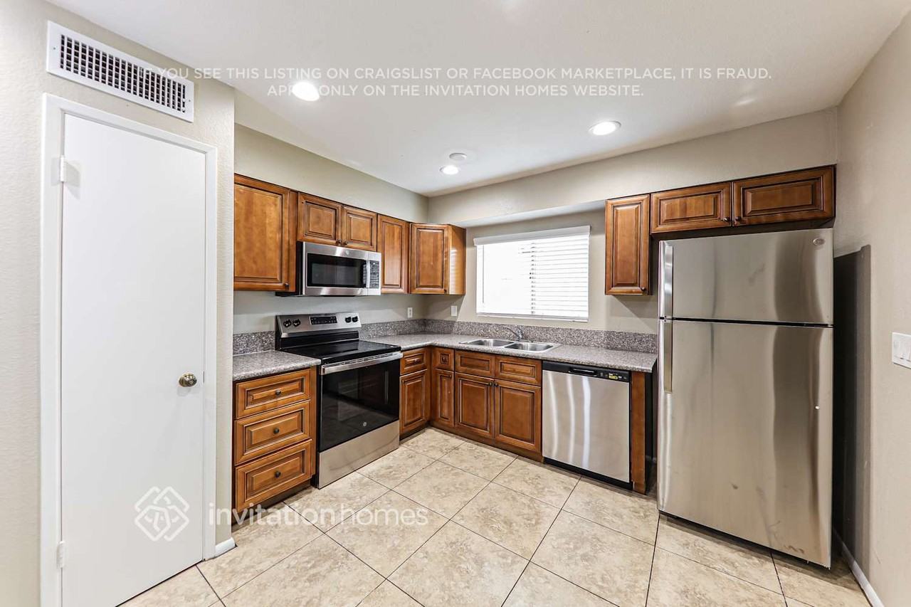 4424 W Caron St - Photo 7 of 17