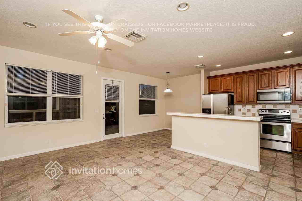 1504 Siena Ln - Photo 3 of 18