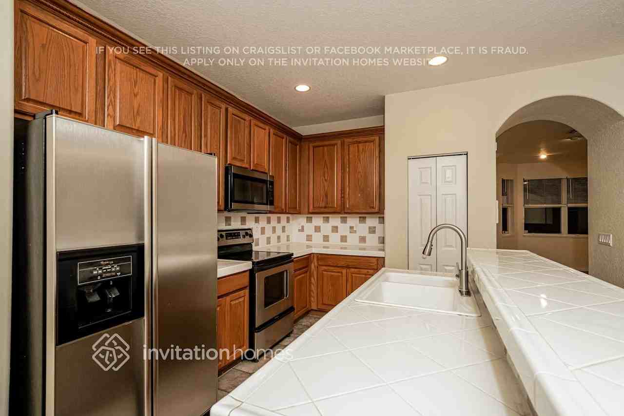 1504 Siena Ln - Photo 4 of 18
