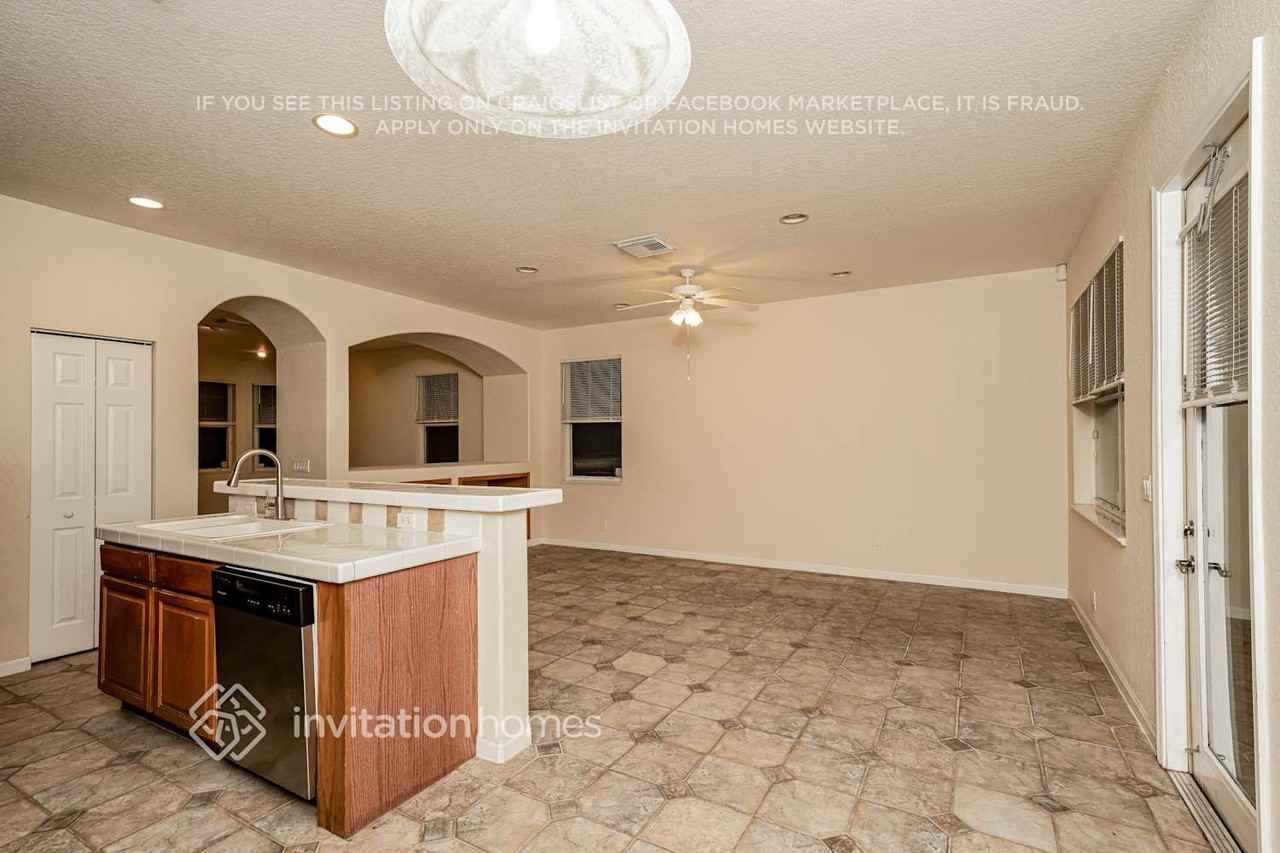 1504 Siena Ln - Photo 5 of 18