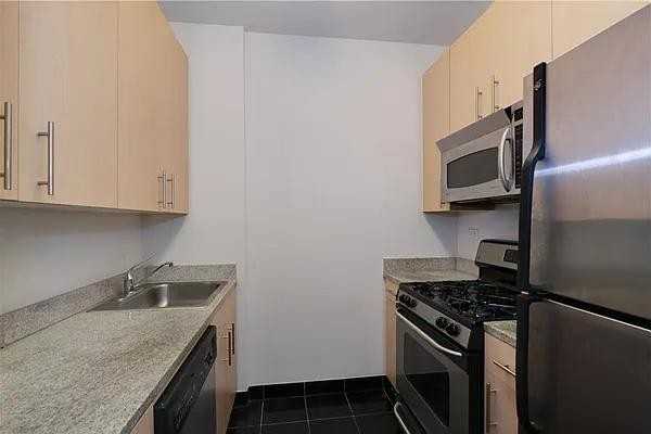 Washington St #3K - Photo 3 of 10