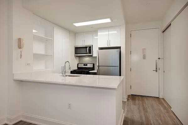 Hanover Sq #2L - Photo 4 of 20