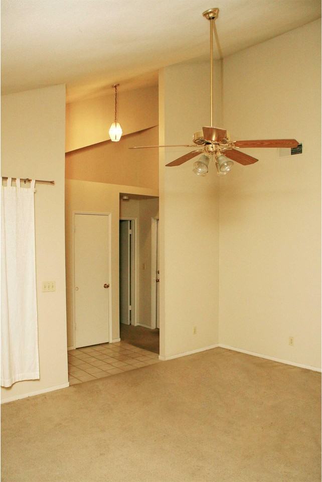 3464 W Robinwood Ln #1 - Photo 2 of 5