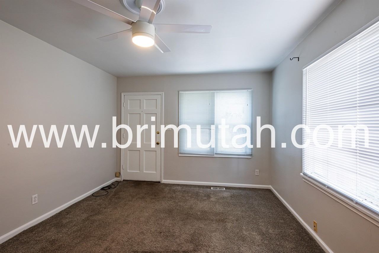 2364 E Redondo Ave #2364 - Photo 3 of 20