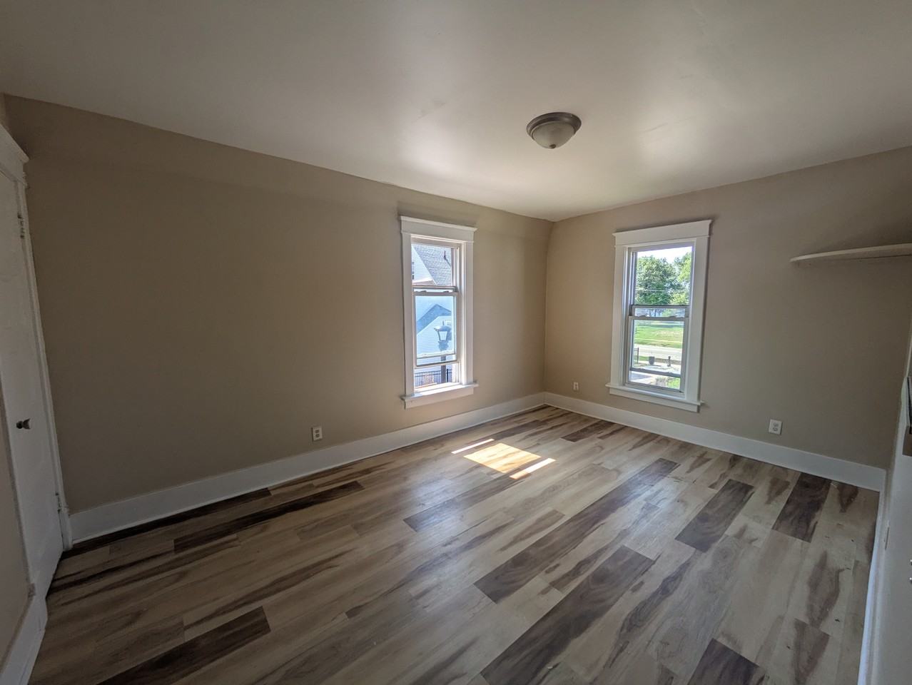433 E 6th St #5 - Photo 2 of 5