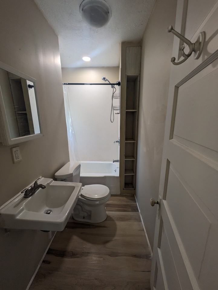 433 E 6th St #5 - Photo 5 of 5