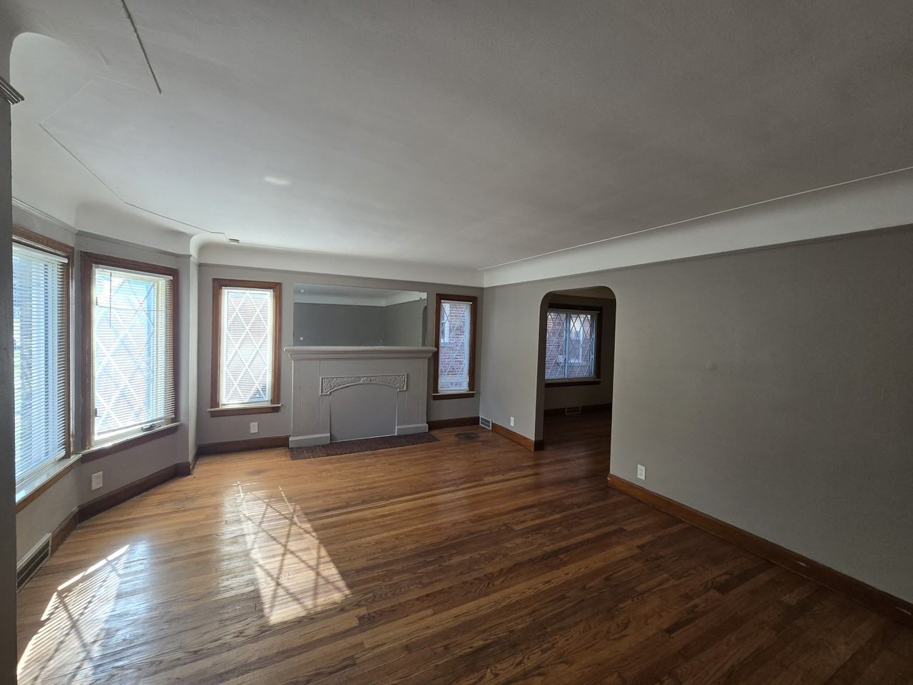 9657 E Outer Dr #1 - Photo 3 of 33