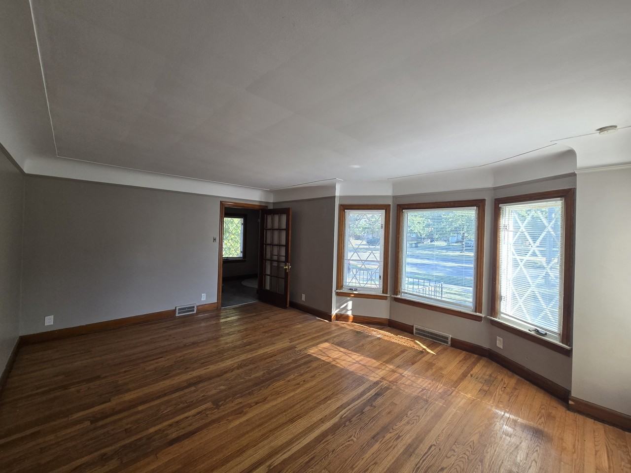 9657 E Outer Dr #1 - Photo 4 of 33